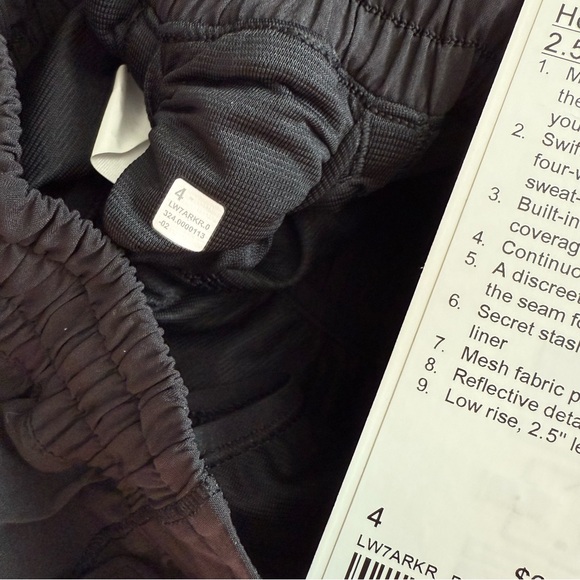 NWT Lululemon Hotty Hot Low-Rise Lined Short 2.5" Lined Black Size 4 - Picture 6 of 8